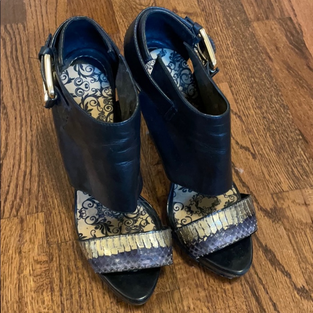 Black leather heels with gold croc detail